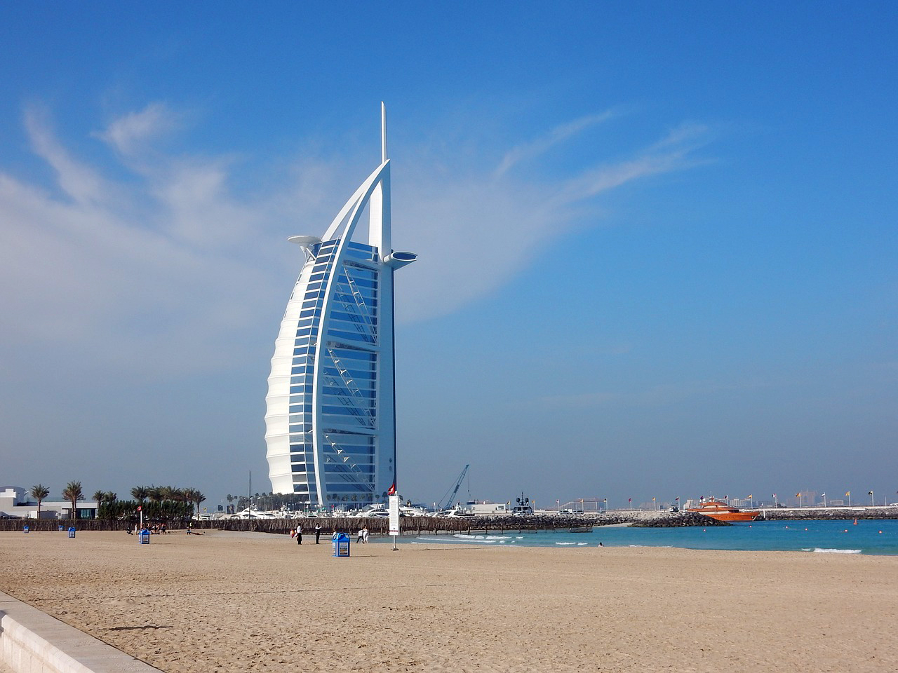 Luxury shopping, ultramodern architecture and a lively nightlife – Dubai